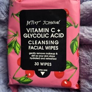 Betsey Johnson Face Wipes (30)